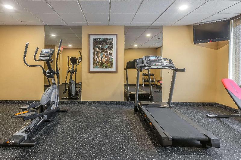 هتل Quality Inn & Suites Downtown
