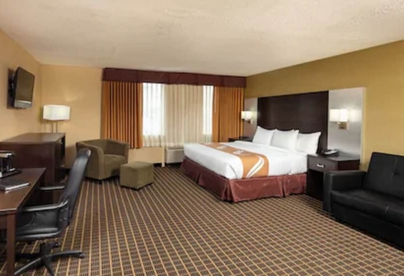 هتل Quality Inn & Suites Downtown