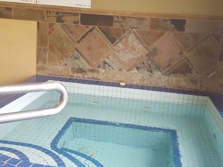 هتل Quality Inn & Suites