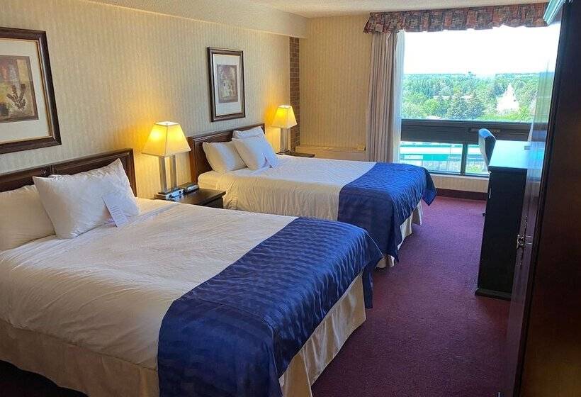 فندق Ramada By Wyndham Lethbridge