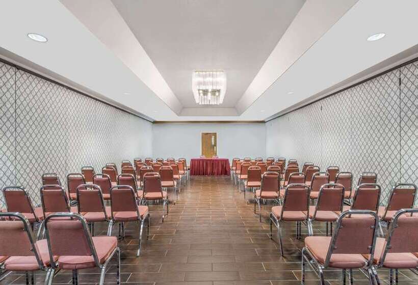 هتل Ramada By Wyndham London
