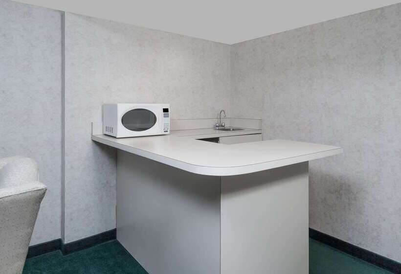 هتل Ramada By Wyndham London