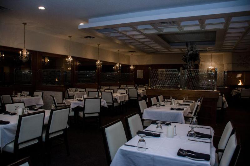 هتل Ramada By Wyndham Medicine Hat