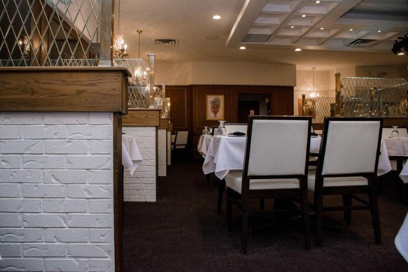هتل Ramada By Wyndham Medicine Hat