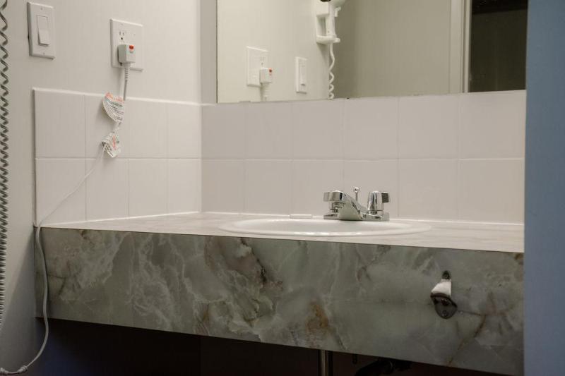 هتل Ramada By Wyndham Medicine Hat