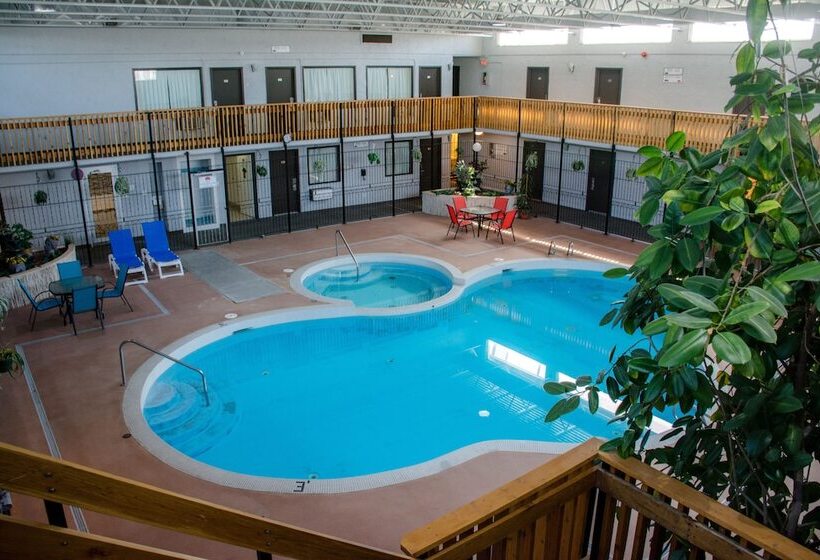 هتل Ramada By Wyndham Medicine Hat