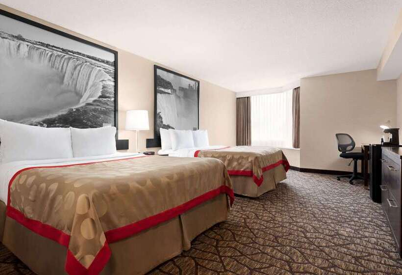 هتل Ramada By Wyndham, Niagara Falls Near Fallsview District