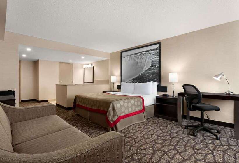 هتل Ramada By Wyndham, Niagara Falls Near Fallsview District