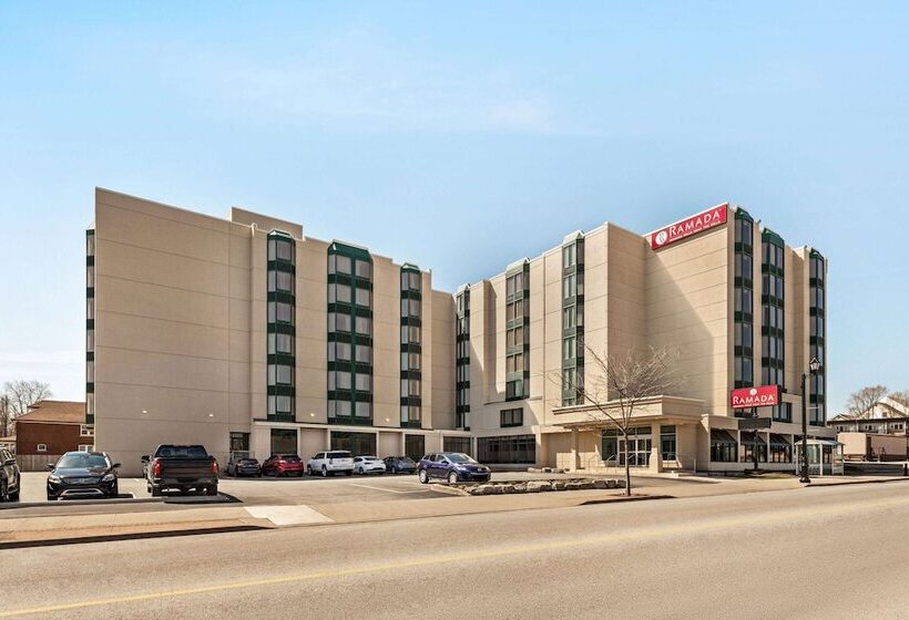 هتل Ramada By Wyndham, Niagara Falls Near Fallsview District