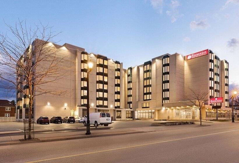 هتل Ramada By Wyndham, Niagara Falls Near Fallsview District