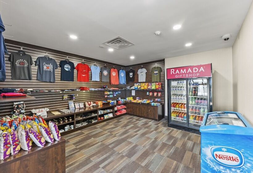 هتل Ramada By Wyndham, Niagara Falls Near Fallsview District