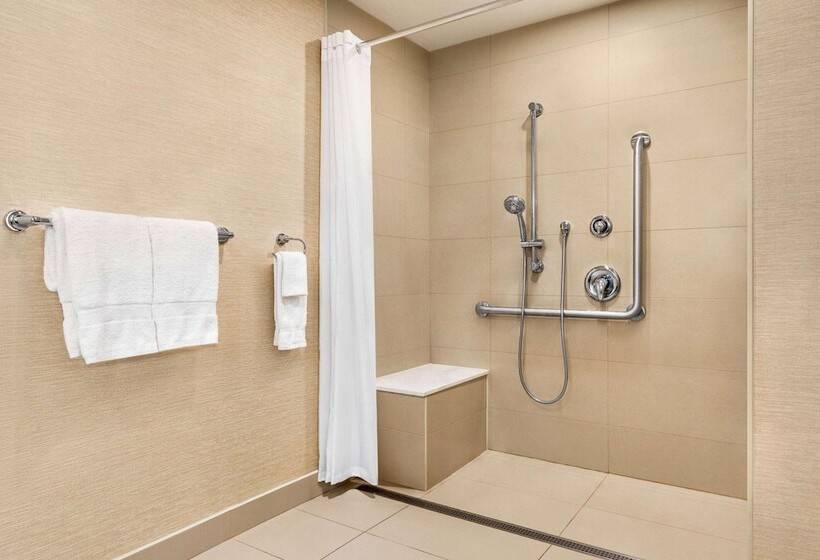 هتل Ramada By Wyndham Niagara Falls Near The Falls