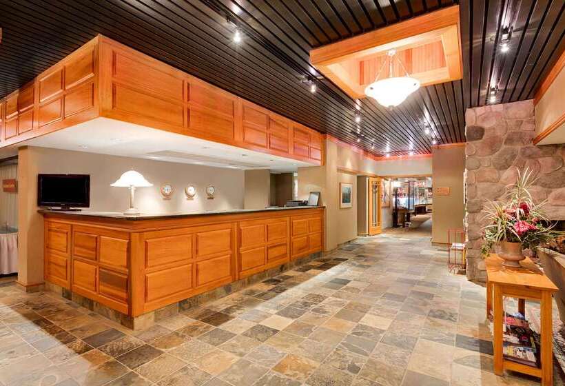 בית מלון כפרי Ramada By Wyndham Pinewood Park Resort North Bay