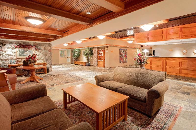 בית מלון כפרי Ramada By Wyndham Pinewood Park Resort North Bay