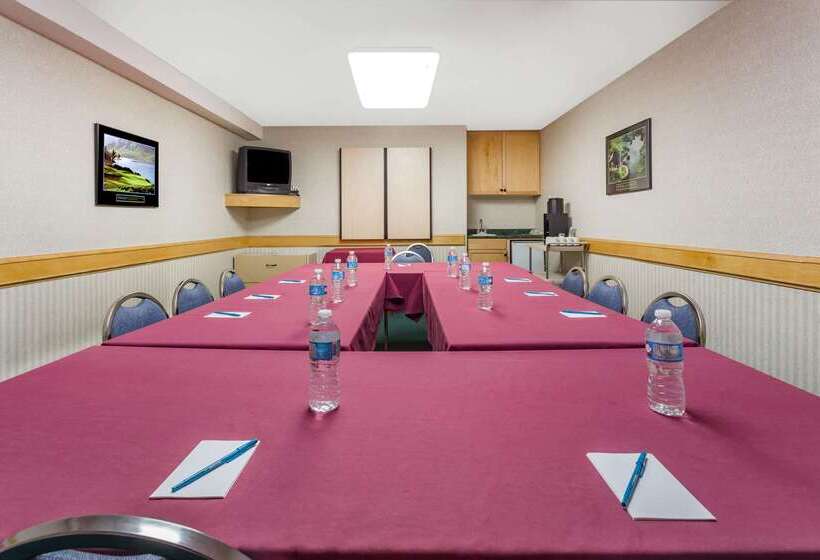 هتل Ramada By Wyndham