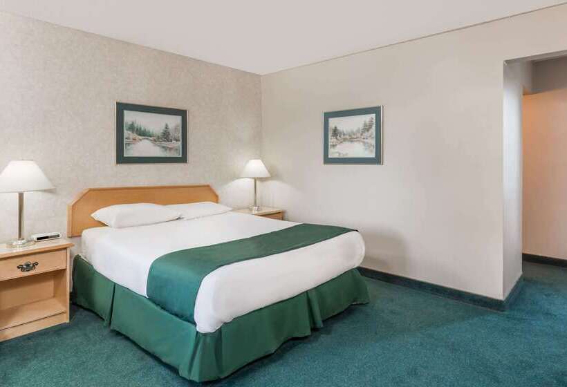 هتل Ramada By Wyndham