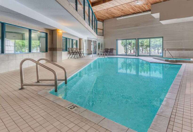 هتل Ramada By Wyndham
