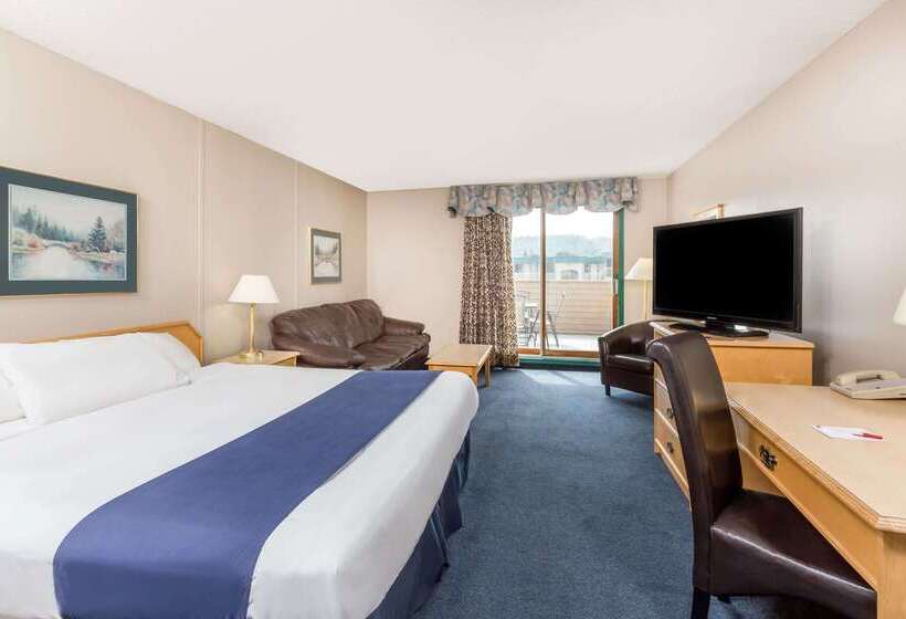 هتل Ramada By Wyndham