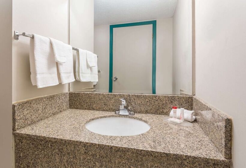 هتل Ramada By Wyndham