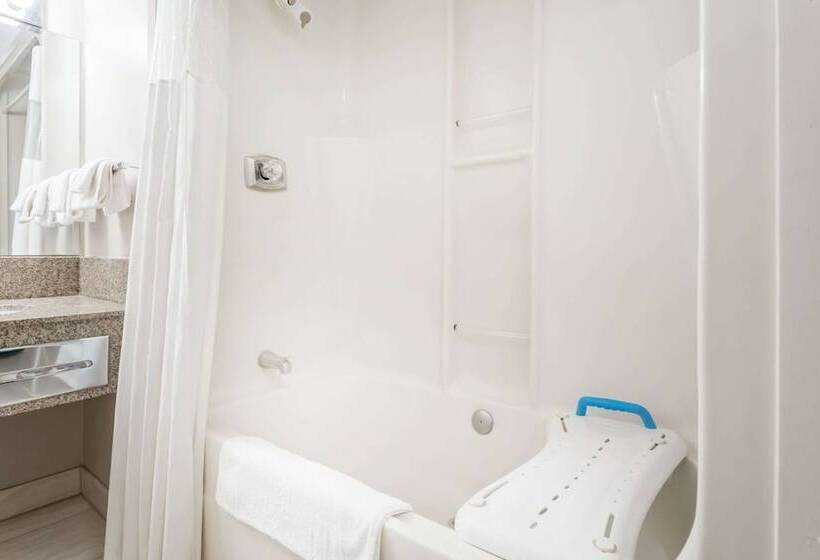 هتل Ramada By Wyndham
