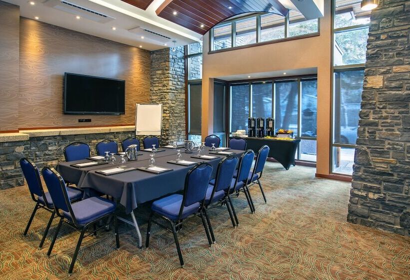 هتل Royal Canadian Lodge