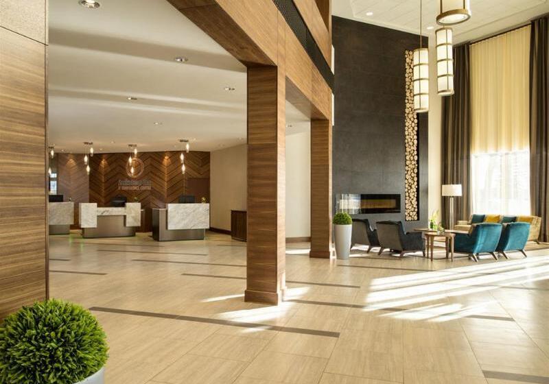 هتل Saskatoon Inn & Conference Centre