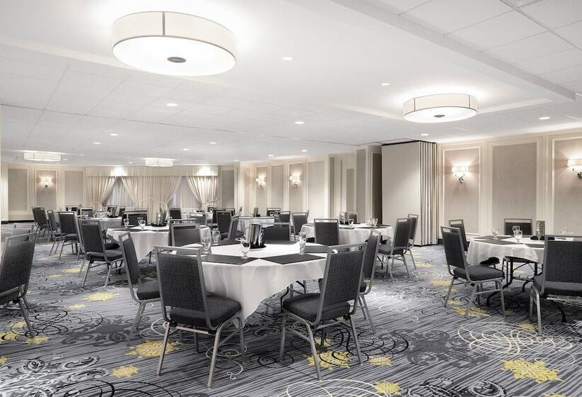 هتل Sheraton Cavalier Saskatoon