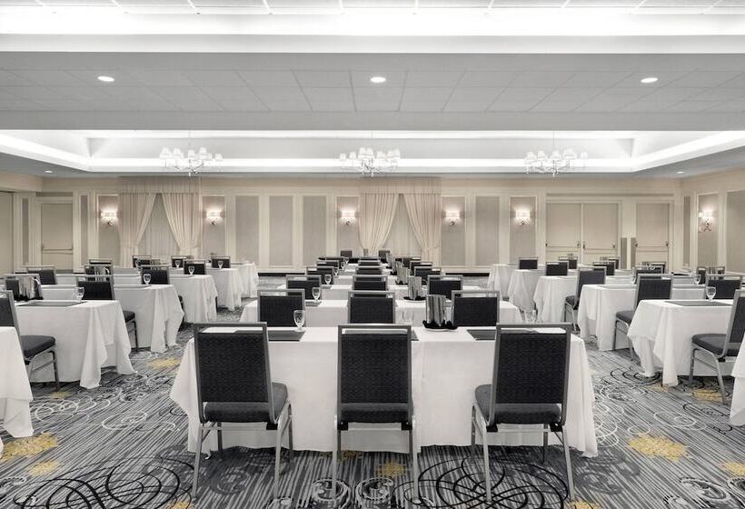 هتل Sheraton Cavalier Saskatoon