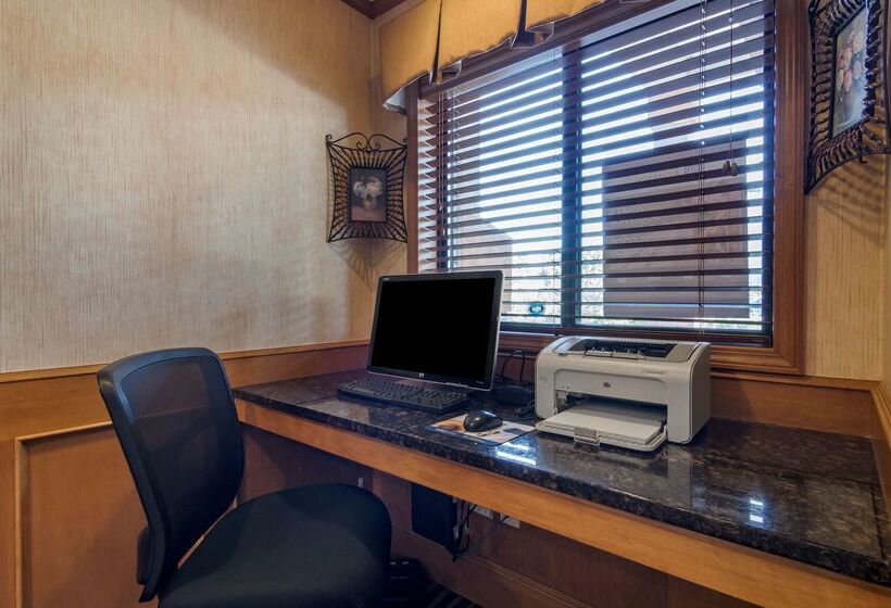 Surestay Plus Hotel By Best Western Salmon Arm