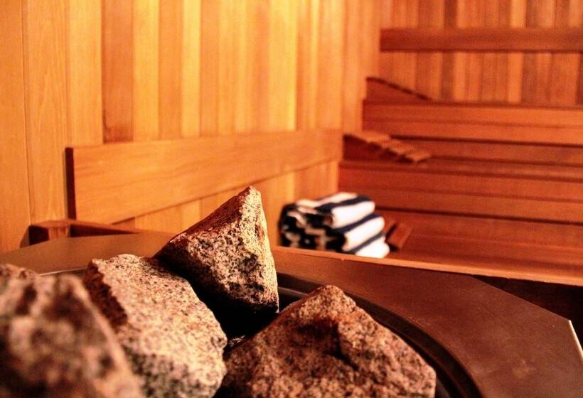 هتل The Crystal Lodge