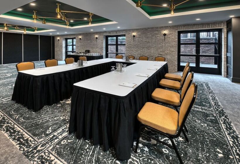 The Insignia Hotel, Sarnia, A Tribute Portfolio
