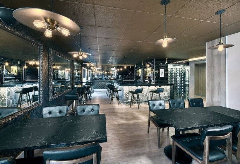 The Insignia Hotel, Sarnia, A Tribute Portfolio