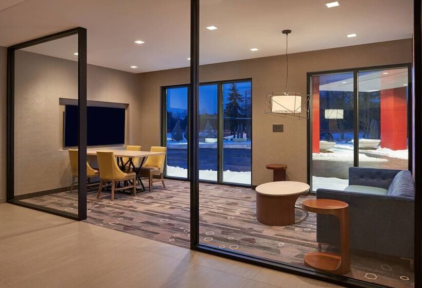 هتل Towneplace Suites By Marriott Oshawa