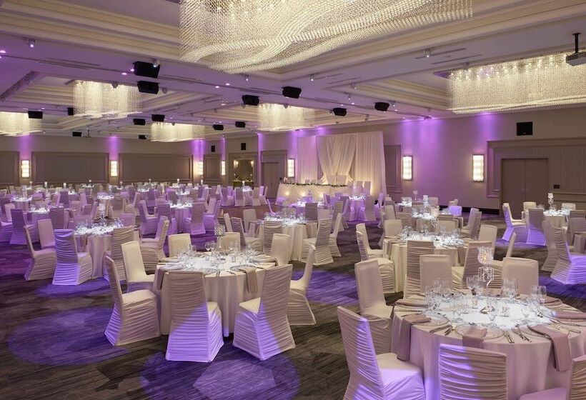 هتل Towneplace Suites By Marriott Oshawa