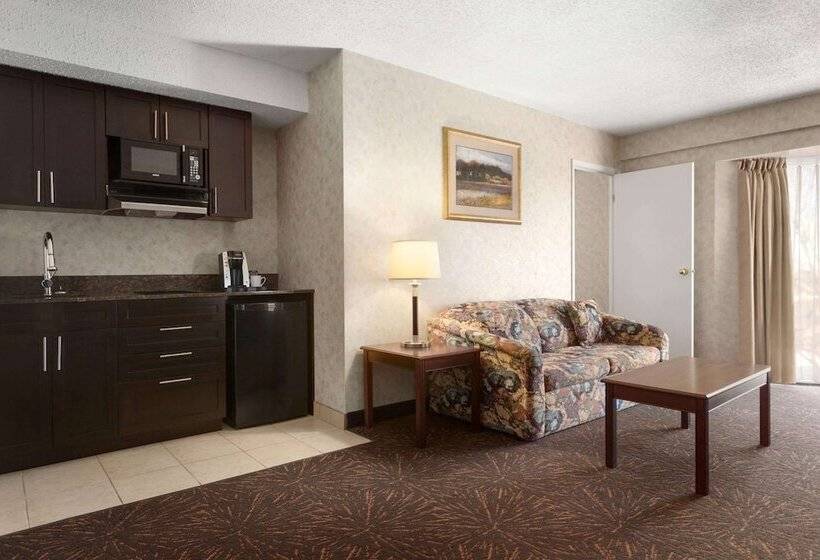 בית מלון כפרי Travelodge By Wyndham Lloydminster