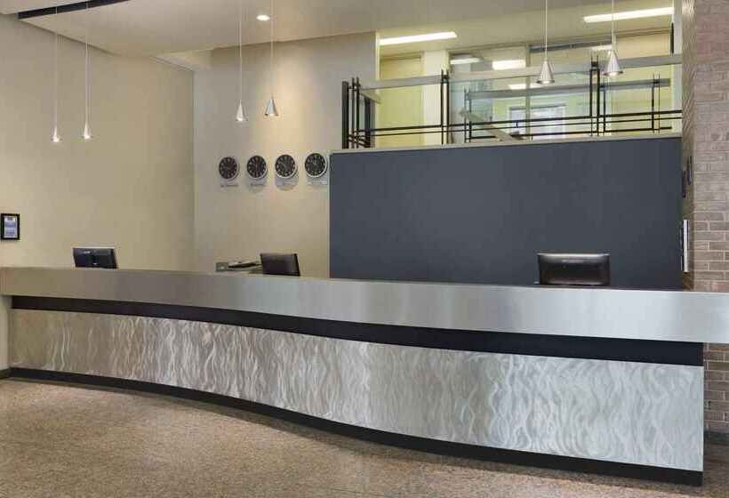 هتل Travelodge By Wyndham Montreal Centre