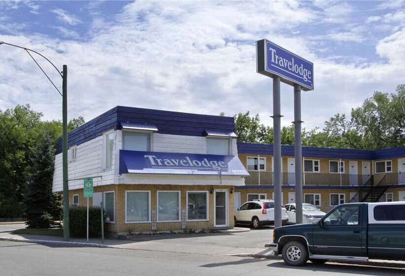 בית מלון כפרי Travelodge By Wyndham Moose Jaw