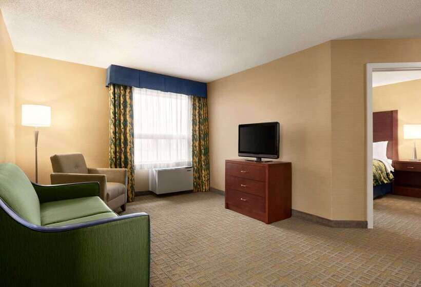 ホテル Travelodge By Wyndham Oshawa Whitby