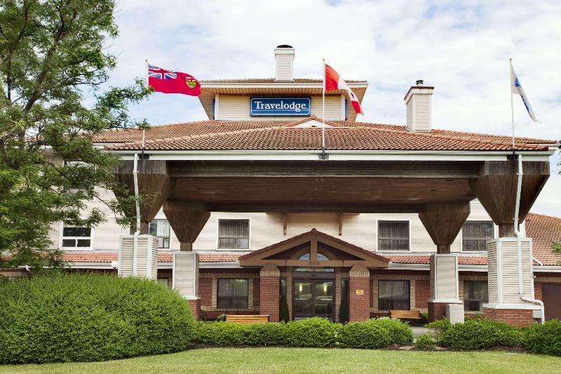 هتل Travelodge By Wyndham Oshawa Whitby
