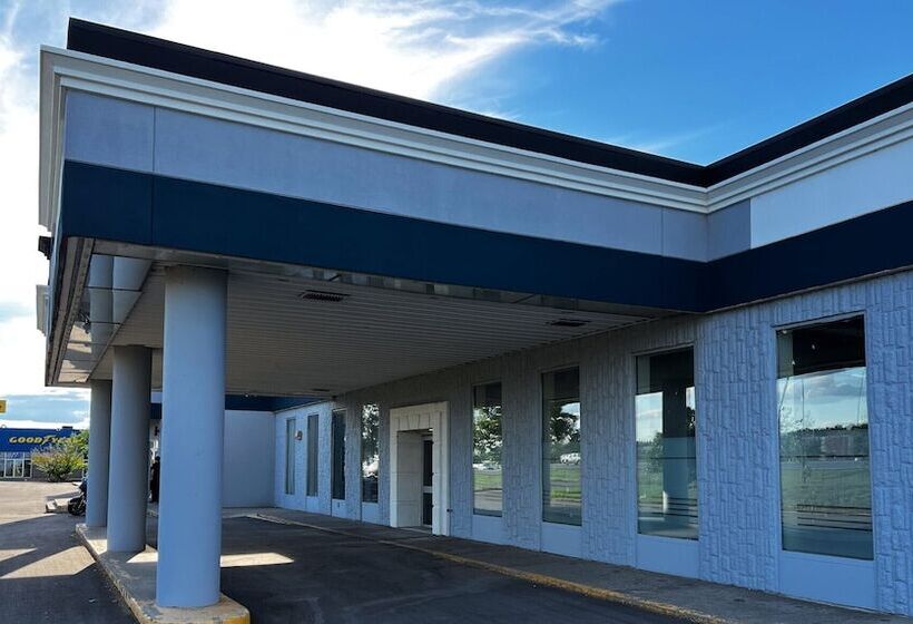 Отель Travelodge By Wyndham Regina
