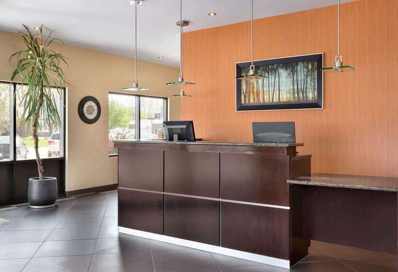 فندق Travelodge By Wyndham Simcoe