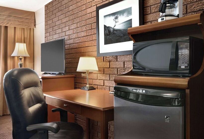 فندق Travelodge By Wyndham Simcoe