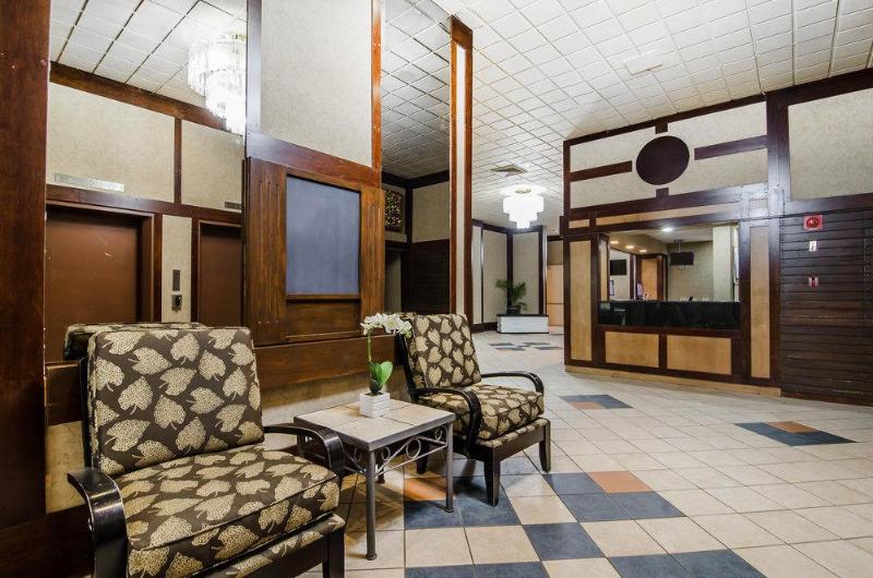 هتل Travelodge By Wyndham Prince Albert
