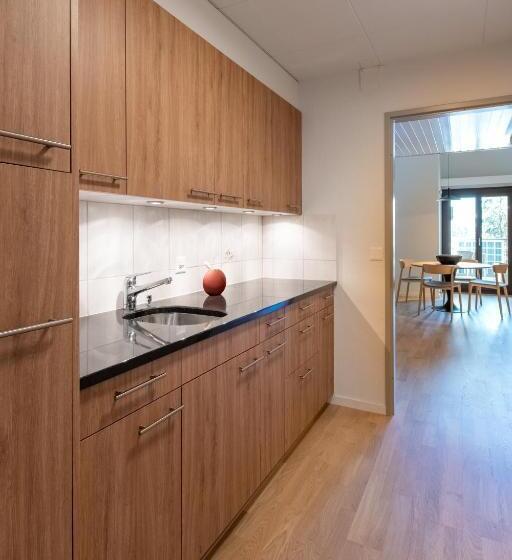 Victoria Hotel & Residence