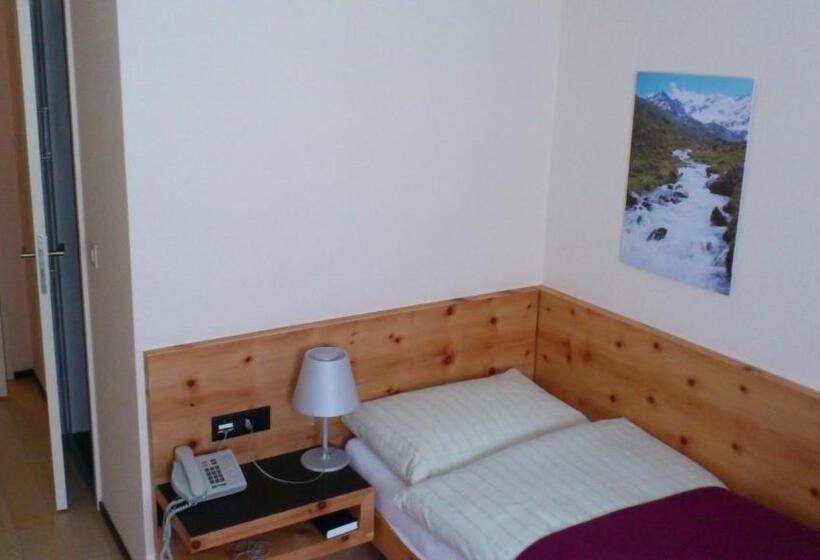 ホテル Albula & Julier