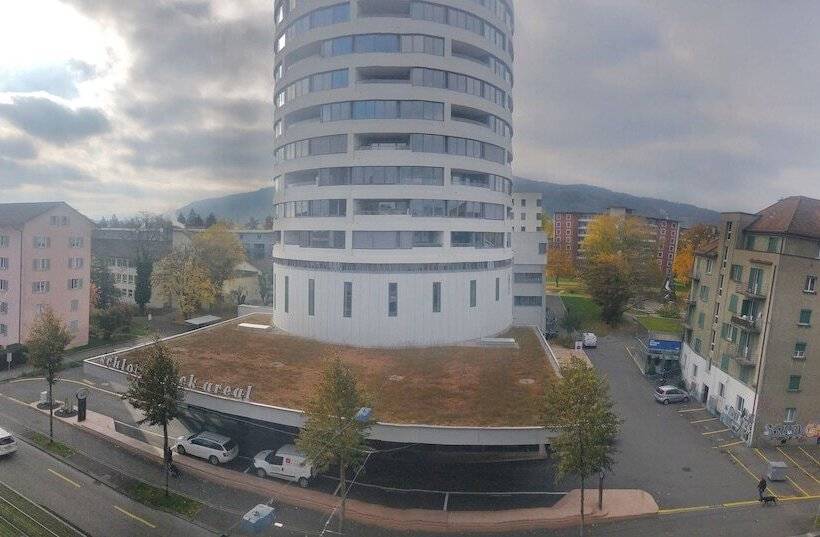 هتل Crowne Plaza Zürich, An Ihg