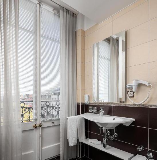 هتل Hôtel Des Alpes