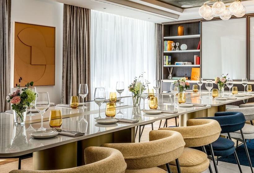 Neues Schloss Privat Hotel Zurich, Autograph Collection