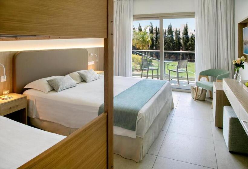هتل Asterias Beach