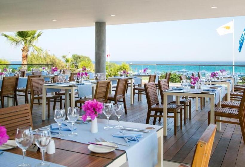 هتل Asterias Beach